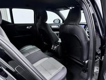 Volvo XC40 2.0 B3 MHEV Core DCT Auto Euro 6 (s/s) 5dr