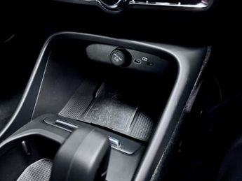 Volvo XC40 2.0 B3 MHEV Core DCT Auto Euro 6 (s/s) 5dr