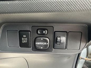Toyota Auris 1.33 VVT-i TR (s/s) 5dr