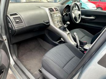 Toyota Auris 1.33 VVT-i TR (s/s) 5dr