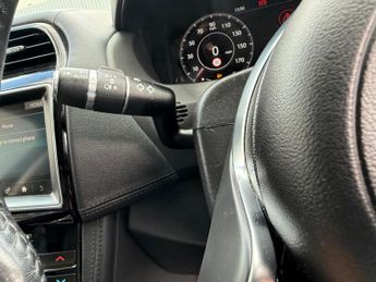 Jaguar F-PACE 2.0 D180 Portfolio Auto AWD Euro 6 (s/s) 5dr