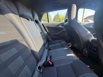 Mercedes-Benz CLA 2.1 CLA200d Sport Shooting Brake 7G-DCT Euro 6 (s/s) 5dr