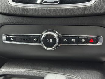 Volvo XC90 2.0 B5 MHEV Core Auto 4WD Euro 6 (s/s) 5dr