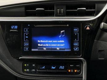 Toyota Auris 1.8 VVT-h GB25 CVT Euro 6 (s/s) 5dr (Safety Sense)