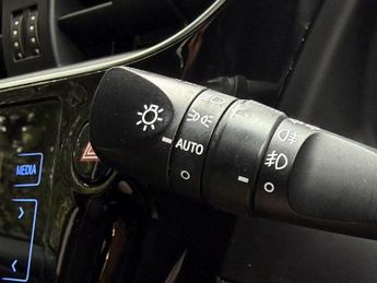 Toyota Auris 1.8 VVT-h GB25 CVT Euro 6 (s/s) 5dr (Safety Sense)