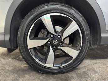 Nissan Qashqai 1.2 DIG-T n-tec XTRON 2WD Euro 5 (s/s) 5dr