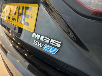 MG MG5 61.1kWh Exclusive Long Range Auto 5dr