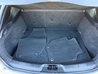 Volvo V40 Cross Country 2.0 T5 Lux Nav Hatchback 5dr Petrol Auto AWD Euro 6 (s/s) (245 p