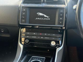 Jaguar XE 2.0d Prestige Auto Euro 6 (s/s) 4dr