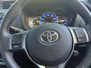 Toyota Yaris 1.5 VVT-h Excel E-CVT Euro 6 5dr (15in Alloy)