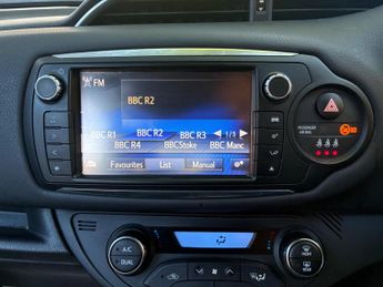 Toyota Yaris 1.5 VVT-h Excel E-CVT Euro 6 5dr (15in Alloy)