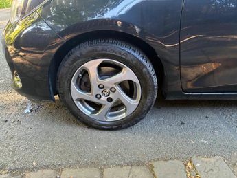 Toyota Yaris 1.5 VVT-h Excel E-CVT Euro 6 5dr (15in Alloy)
