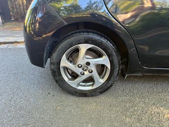 Toyota Yaris 1.5 VVT-h Excel E-CVT Euro 6 5dr (15in Alloy)