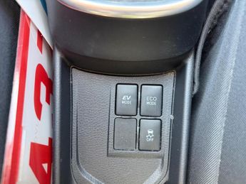 Toyota Yaris 1.5 VVT-h Design E-CVT Euro 6 (s/s) 5dr