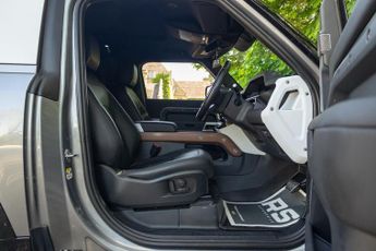Land Rover Defender 90 3.0 D250 MHEV X-Dynamic SE Hard Top SUV 3dr Diesel Auto 4WD SWB 