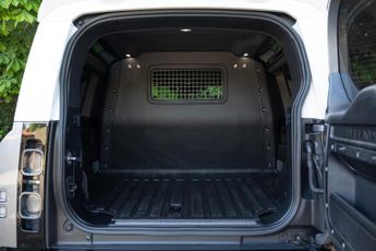 Land Rover Defender 90 3.0 D250 MHEV X-Dynamic SE Hard Top SUV 3dr Diesel Auto 4WD SWB 