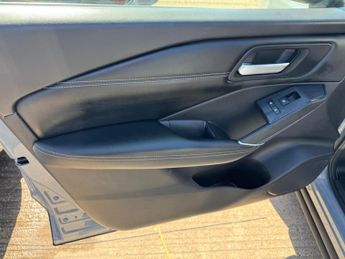 Nissan Qashqai 1.3 DIG-T MHEV N-Connecta XTRON Euro 6 (s/s) 5dr