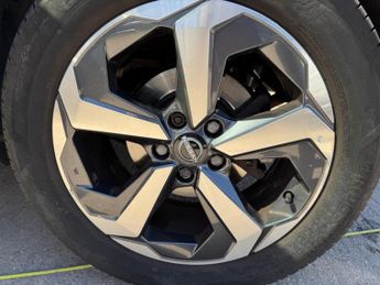 Nissan Qashqai 1.3 DIG-T MHEV N-Connecta XTRON Euro 6 (s/s) 5dr