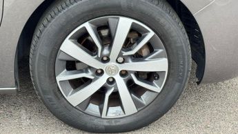 Toyota PROACE Verso 2.0D Family Medium MPV Auto MWB Euro 6 (s/s) 5dr (8 Seat)