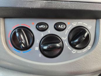 Renault Trafic 2.0 dCi SL27 Sport Crew Van 4dr Diesel QS6 L1 H1 (Phase 3) (192 