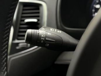 Volvo XC90 2.0 B5 MHEV Momentum Auto 4WD Euro 6 (s/s) 5dr