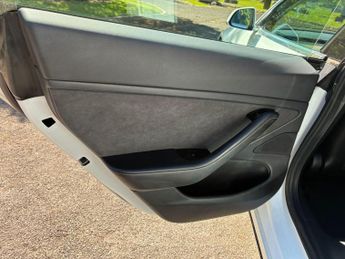 Tesla Model 3 (Dual Motor) Long Range Auto 4WDE 4dr