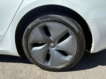 Tesla Model 3 (Dual Motor) Long Range Auto 4WDE 4dr