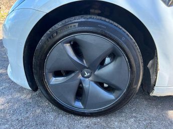Tesla Model 3 (Dual Motor) Long Range Auto 4WDE 4dr