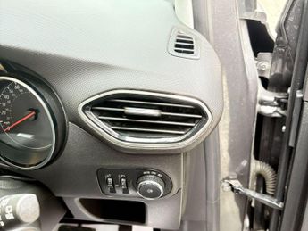 Vauxhall Crossland X 1.2 Turbo SRi Nav SUV 5dr Petrol Auto Euro 6 (s/s) (130 ps)