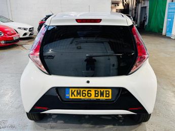 Toyota AYGO 1.0 VVT-i x-pression x-shift Euro 6 5dr