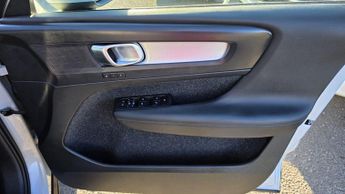 Volvo XC40 2.0 D3 Momentum Pro Auto Euro 6 (s/s) 5dr