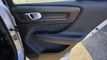 Volvo XC40 2.0 D3 Momentum Pro Auto Euro 6 (s/s) 5dr