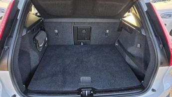 Volvo XC40 2.0 D3 Momentum Pro Auto Euro 6 (s/s) 5dr