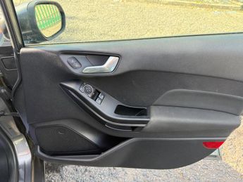 Ford Fiesta 1.0T EcoBoost Titanium Auto Euro 6 (s/s) 5dr