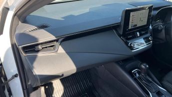 Toyota Corolla 1.8 VVT-h CVT Euro 6 (s/s) 5dr
