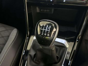 Volkswagen T-Roc 1.5 TSI R-Line SUV 5dr Petrol Manual Euro 6 (s/s) (150 ps)