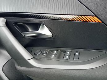 Peugeot E-2008 50kWh Active Premium + Auto 5dr (7kW Charger)