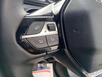 Peugeot E-2008 50kWh Active Premium + Auto 5dr (7kW Charger)