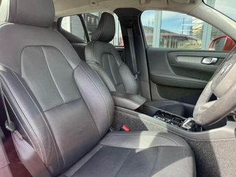 VOLVO XC40 1.5 T3 Inscription SUV 5dr Petrol Auto Euro 6 (s/s) (163 ps) 12 