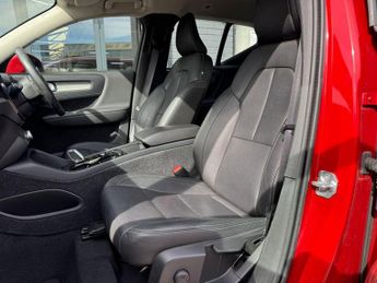 VOLVO XC40 1.5 T3 Inscription SUV 5dr Petrol Auto Euro 6 (s/s) (163 ps) 12 