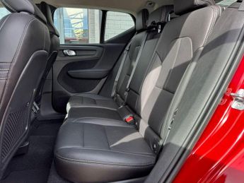 VOLVO XC40 1.5 T3 Inscription SUV 5dr Petrol Auto Euro 6 (s/s) (163 ps) 12 