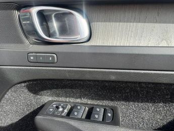 VOLVO XC40 1.5 T3 Inscription SUV 5dr Petrol Auto Euro 6 (s/s) (163 ps) 12 