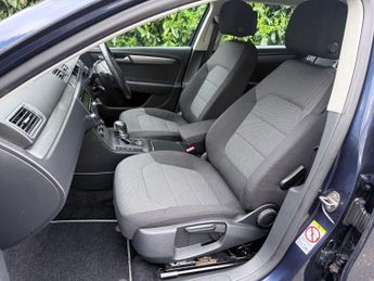 Volkswagen Passat 2.0 TDI BlueMotion Tech SE DSG Euro 5 (s/s) 5dr