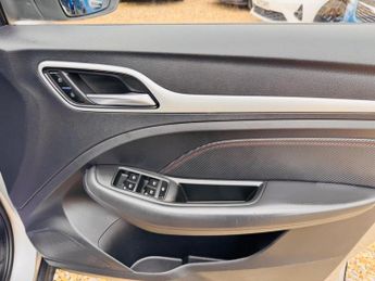 MG MG ZS 1.0 T-GDI Exclusive Auto Euro 6 5dr