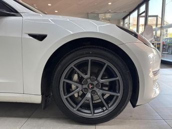 Tesla Model 3 Standard Range Plus Auto RWD 4dr