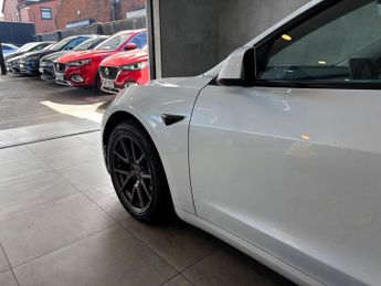 Tesla Model 3 Standard Range Plus Auto RWD 4dr