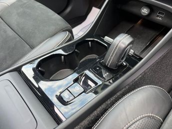 Volvo XC40 2.0 D4 R-Design Pro Auto AWD Euro 6 (s/s) 5dr