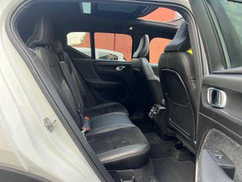 Volvo XC40 2.0 D4 R-Design Pro Auto AWD Euro 6 (s/s) 5dr
