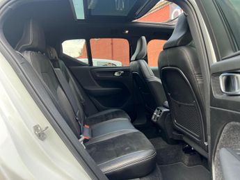 Volvo XC40 2.0 D4 R-Design Pro Auto AWD Euro 6 (s/s) 5dr