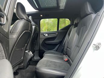 Volvo XC40 2.0 D4 R-Design Pro Auto AWD Euro 6 (s/s) 5dr